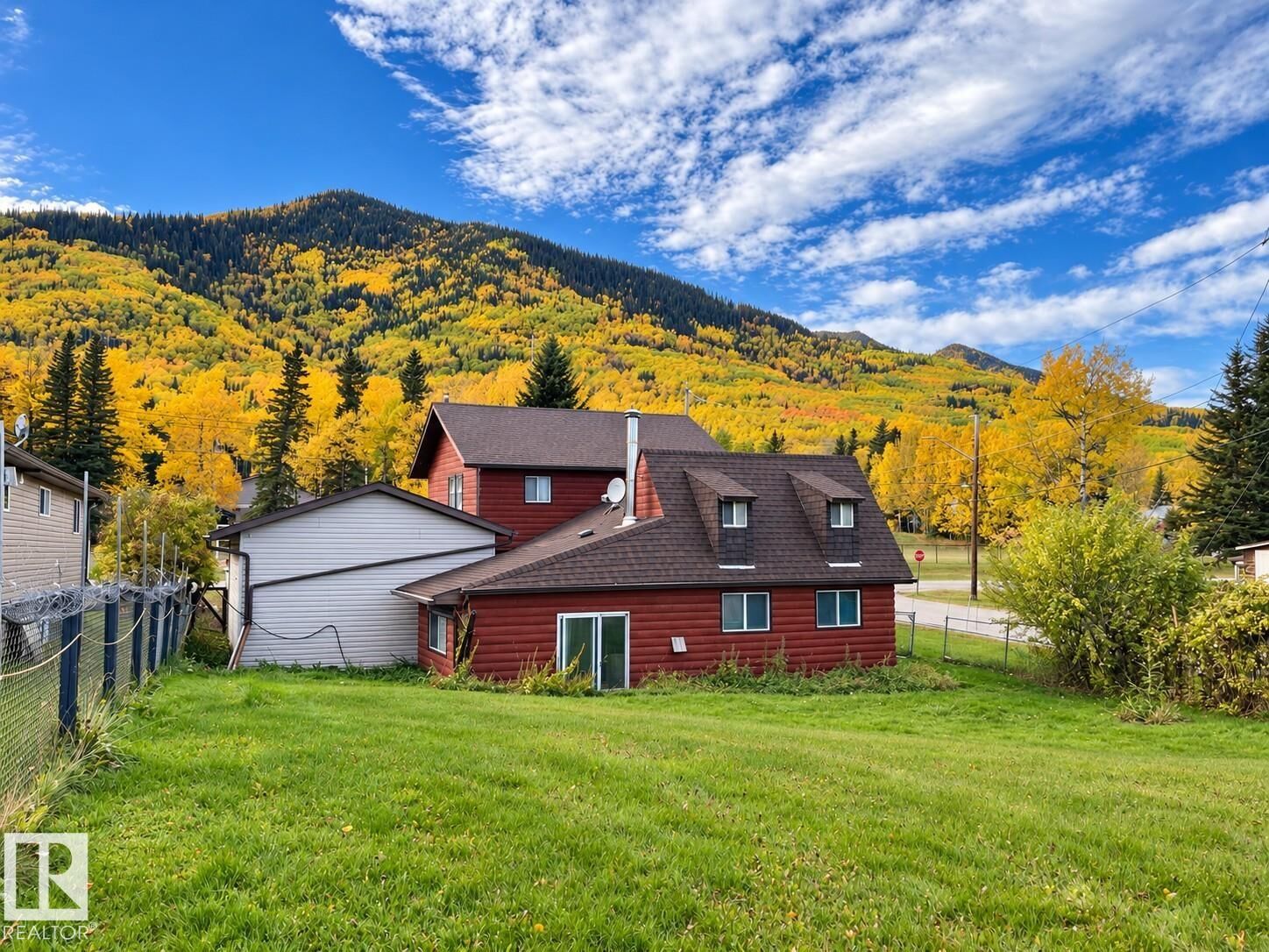 Property Photo:  4933 Centre Street  AB T7V 1Z1 