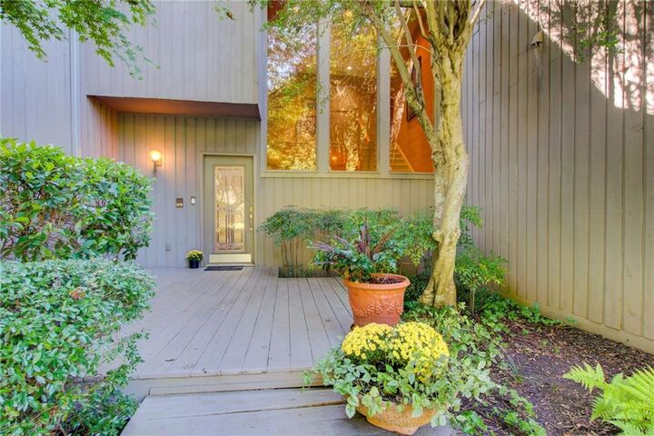 Property Photo: 1075 Riverside Trace GA 30328
