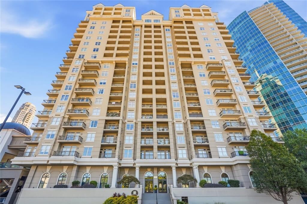 Property Photo:  3334 Peachtree Road NE 1704  GA 30326 