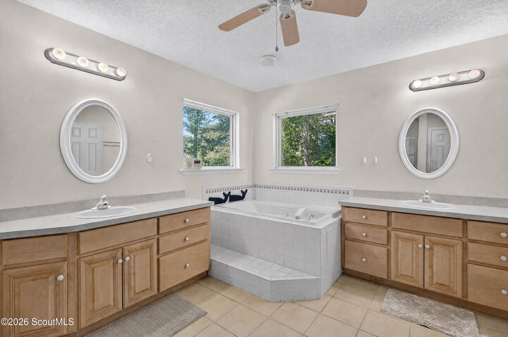 Primary bath with soaking tub