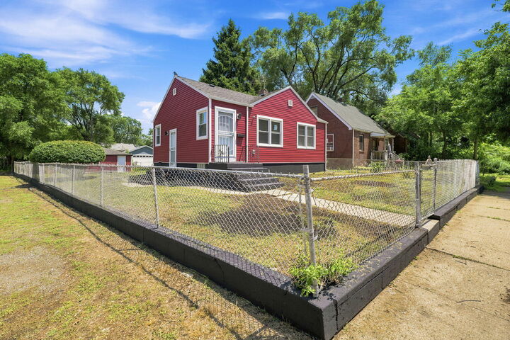 Property Photo:  1001 Utah Street  IN 46403 