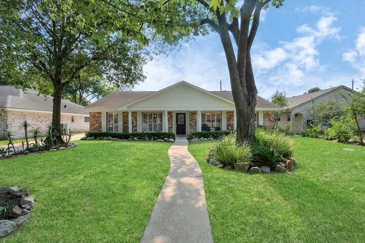 Property Photo: 9811 Rocktree Drive TX 77040