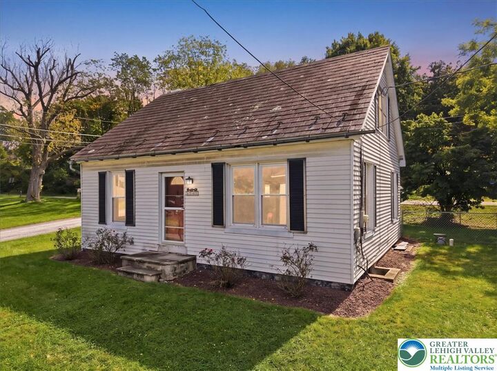 Property Photo:  3744 Redbud Drive  PA 18067 