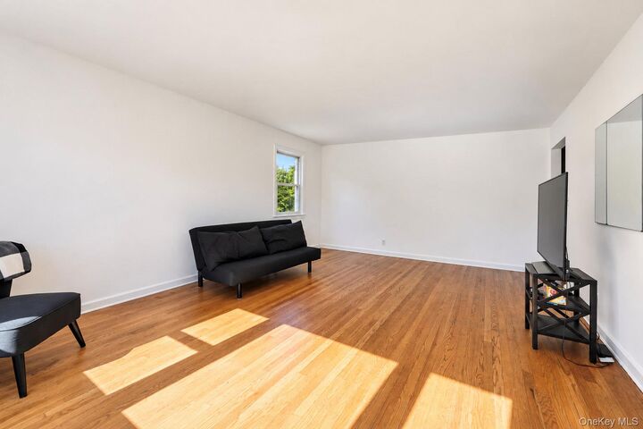 Property Photo:  191 Hildreth Place  NY 10704 