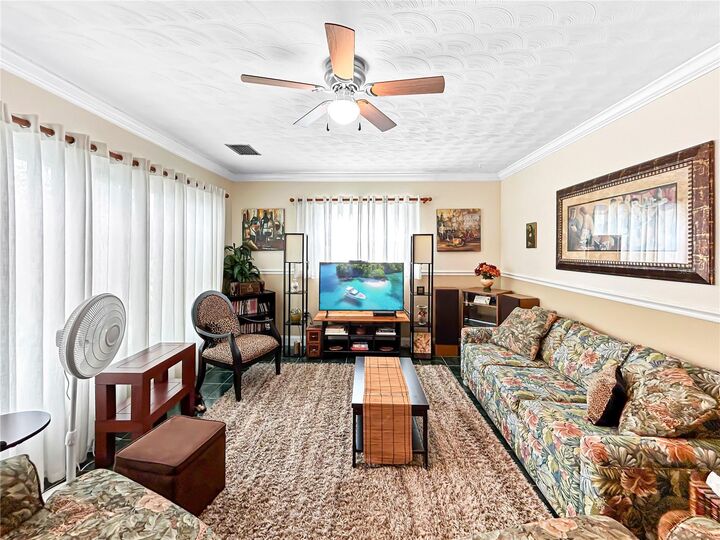 Property Photo: 2501 32nd Avenue W FL 34205