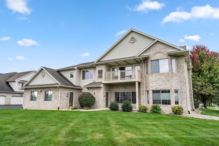 Property Photo:  1527 Summerset Dr  WI 53406 