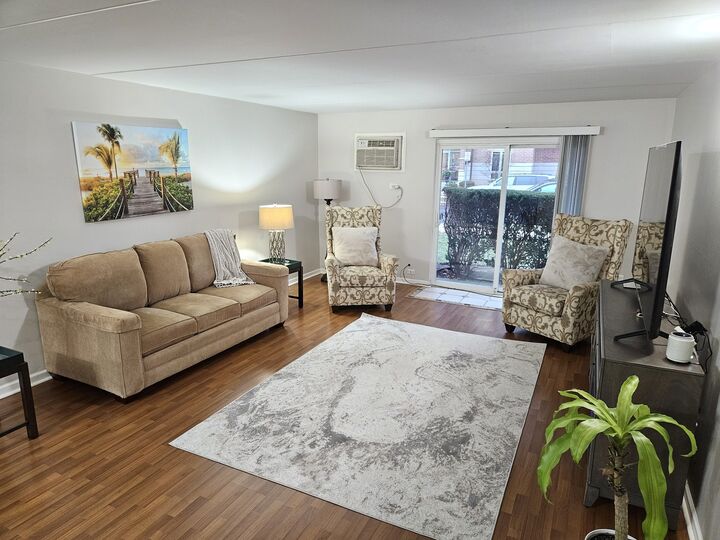 Property Photo:  1354 E Washington Street 102  IL 60016 