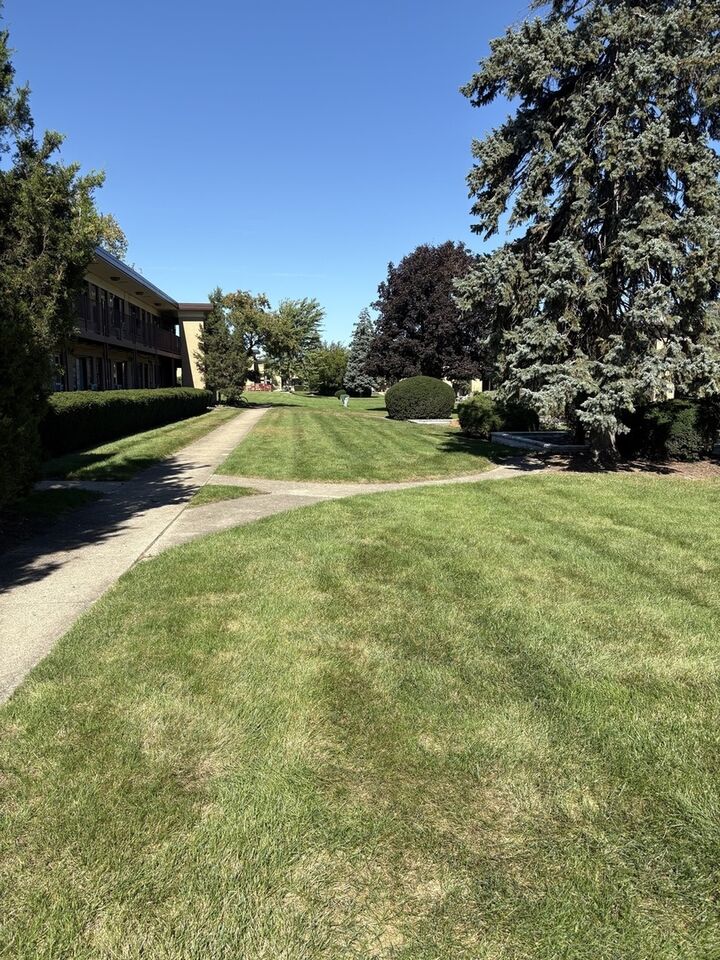 Property Photo:  34 King Arthur Court 11  IL 60164 