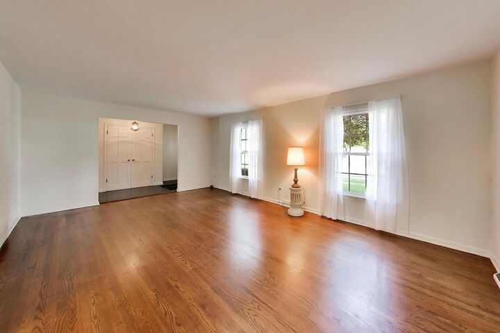 Property Photo:  1535 N Haddow Avenue  IL 60004 