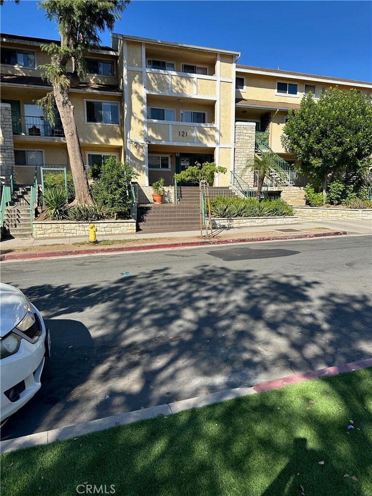 Property Photo:  121 Sinclair 122  CA 91206 