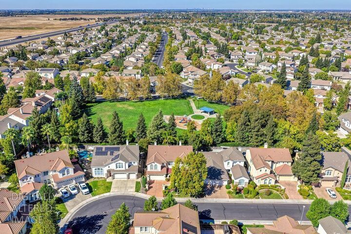 Property Photo:  2517 Black Tern Way  CA 95757 