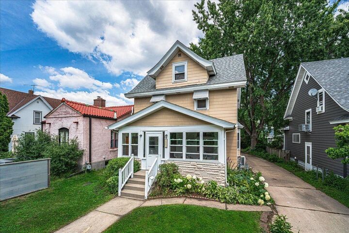 Property Photo:  1263 Minnehaha Avenue W  MN 55104 