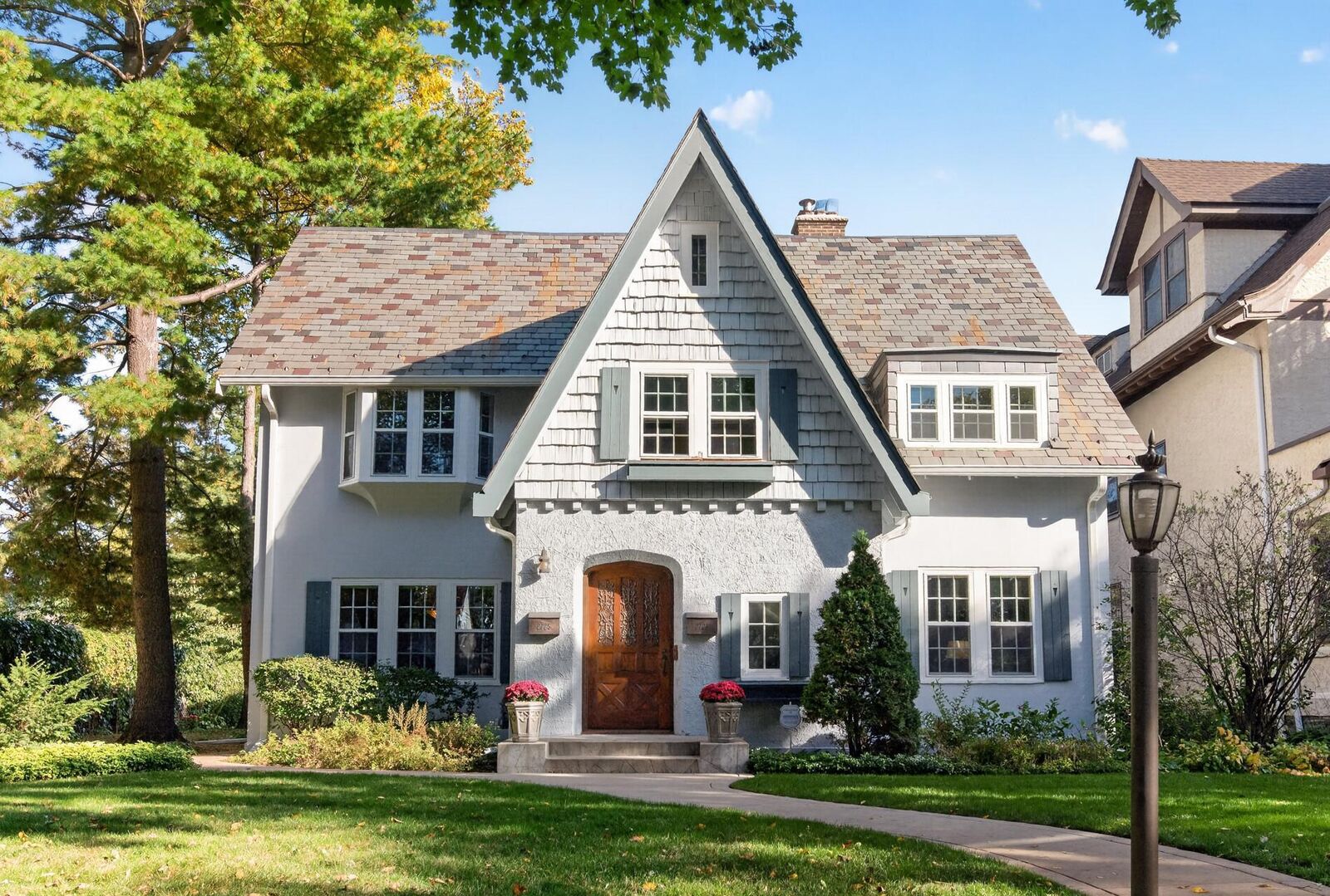 Property Photo:  2725 Irving Avenue S 1  MN 55408 
