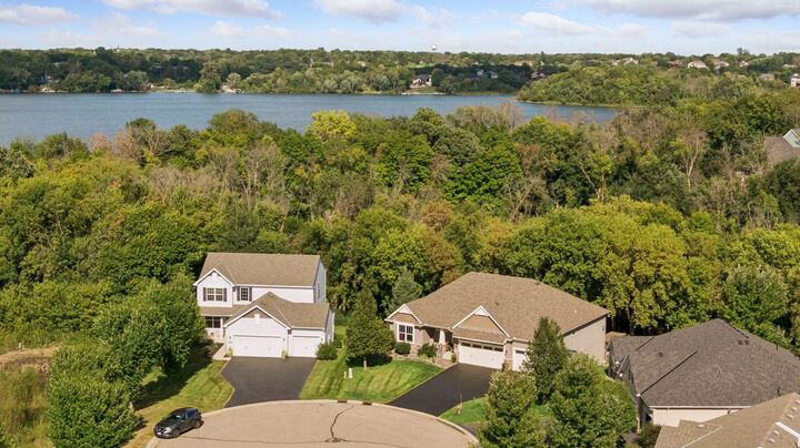 Property Photo:  2225 Lake Circle  MN 55386 
