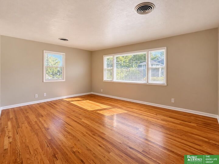 Property Photo:  7108 N 39th Street  NE 68112 
