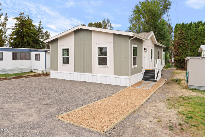 Property Photo:  5063 S Highway 97 13  OR 97756 
