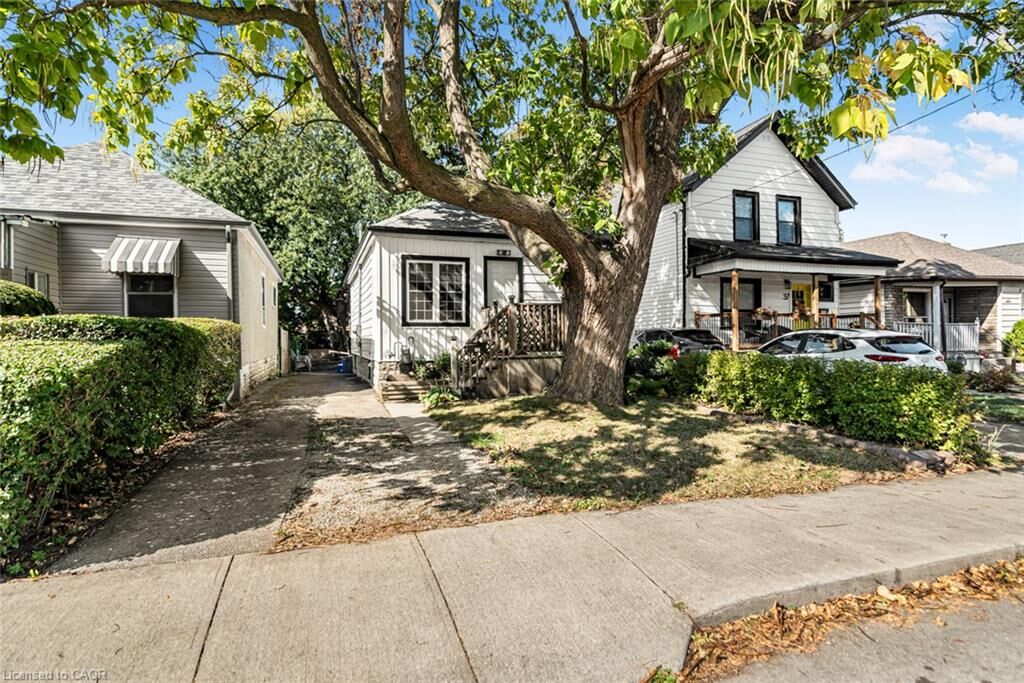 Property Photo:  29 Wexford Avenue N  ON L8H 4M2 