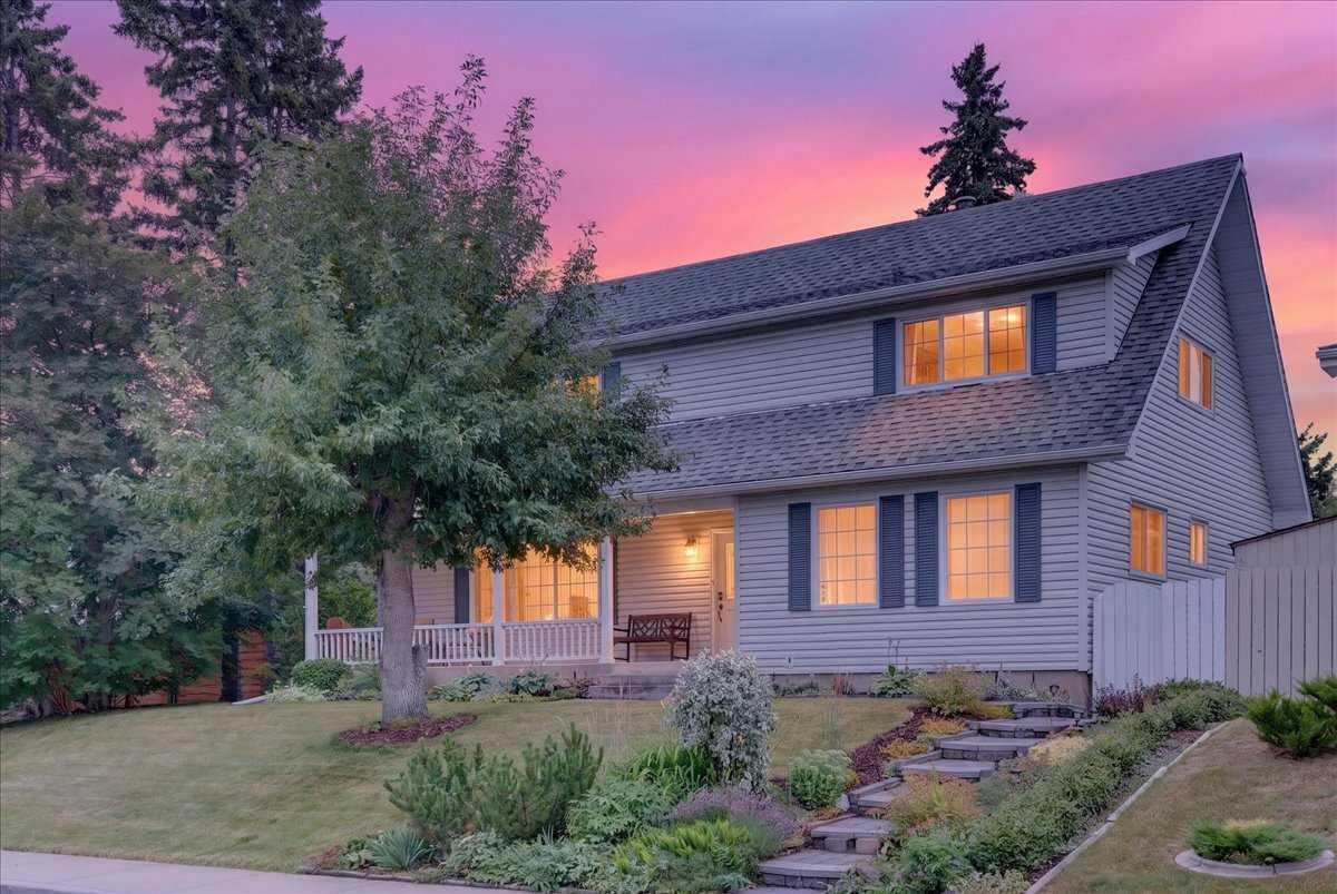 Property Photo:  1707 107 Avenue SW  AB T2W 0C3 