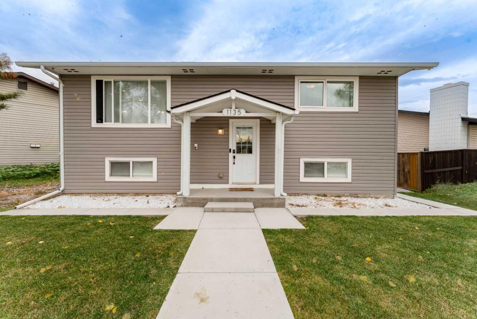 Property Photo:  1135 Penrith Crescent SE  AB T2A 2H8 