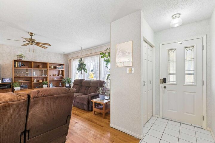 Property Photo:  275 Northmount Drive NW  AB T2K 3G9 