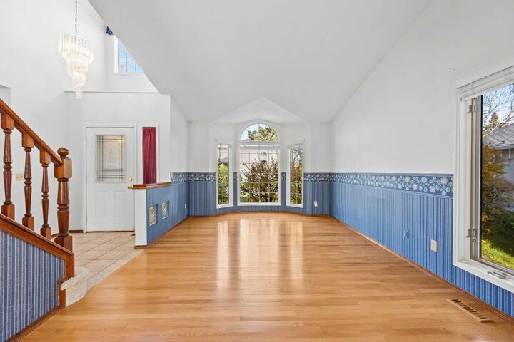 Property Photo:  707 Hawkside Mews NW  AB T3G 3S2 