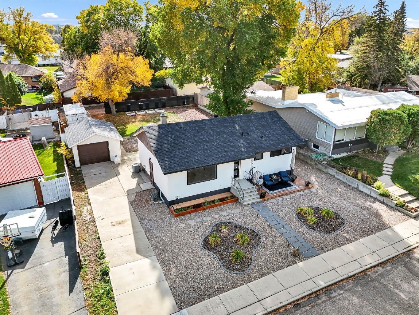 Property Photo:  61 Huckvale Crescent SW  AB T1A 5J7 