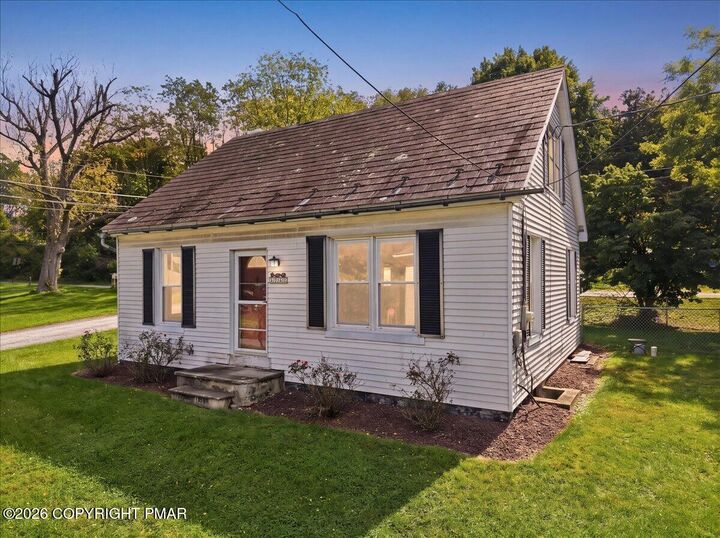 Property Photo: 3744 Redbud Drive PA 18067