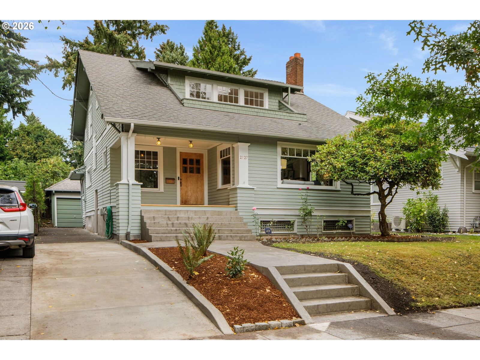 Property Photo:  2727 NE Hancock St  OR 97212 