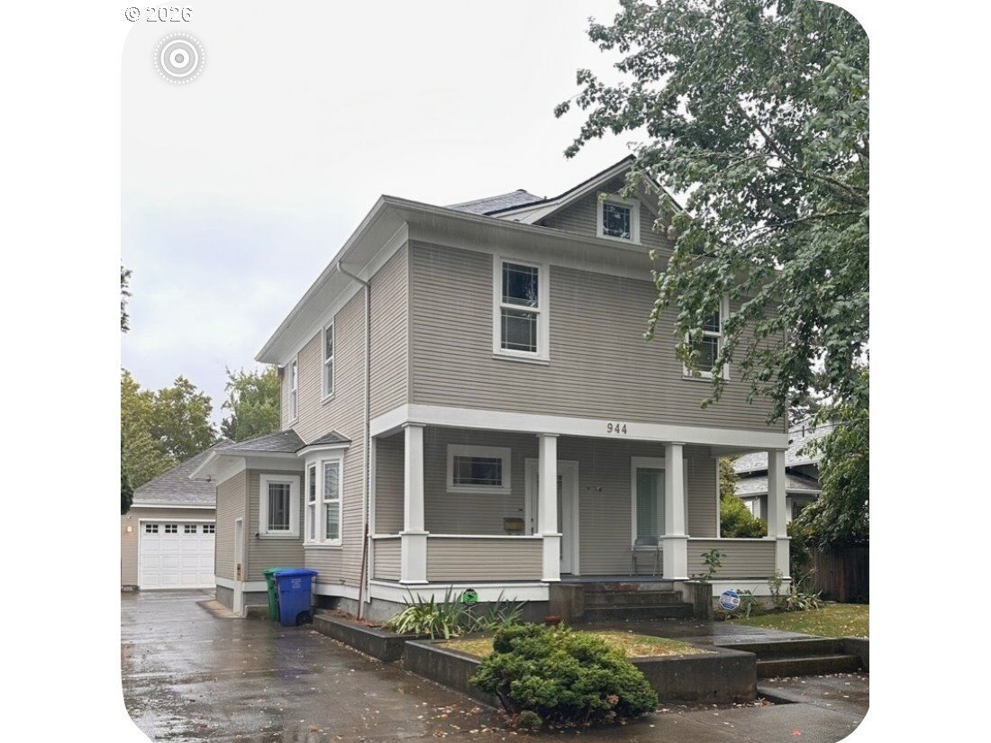 Property Photo:  944 SE Sherrett St  OR 97202 