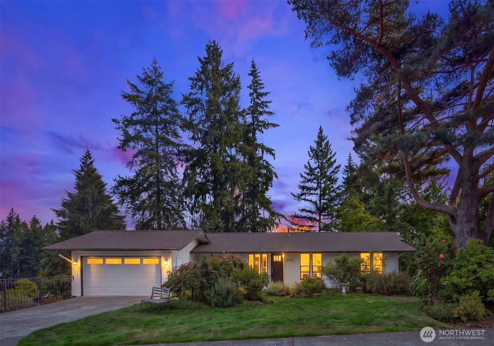 Property Photo:  940  178th Place NE  WA 98008 