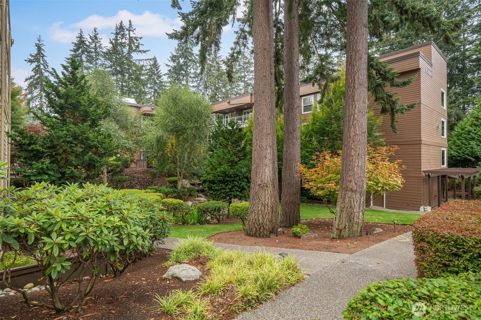 Property Photo:  22910  90th Avenue W E305  WA 98026 