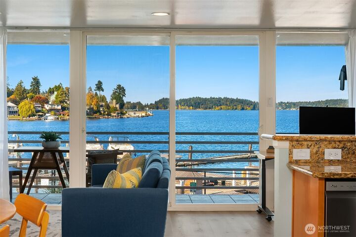 Property Photo:  9520  Rainier Avenue S 204  WA 98118 