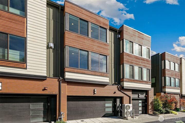 Property Photo: 941 W McGraw Street 44 WA 98119