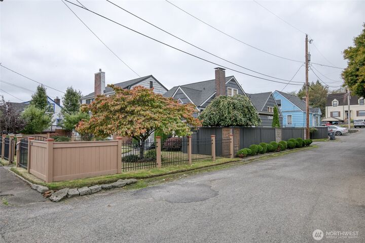 Property Photo:  815 N Jeffries  WA 98520 