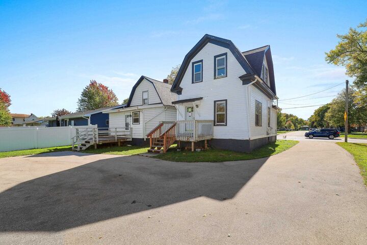 Property Photo:  533 E Allouez Avenue  WI 54301 