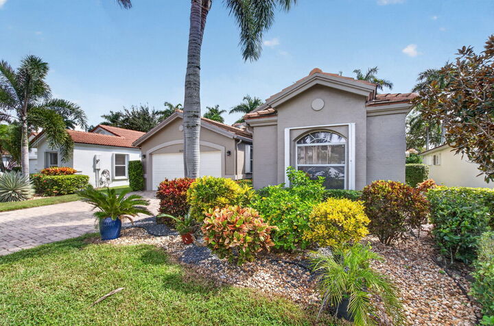 Property Photo: 9678 Harbour Lake Circle FL 33437