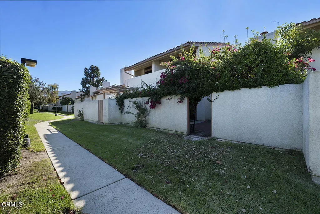 Property Photo:  292 San Vincente Circle  CA 91320 
