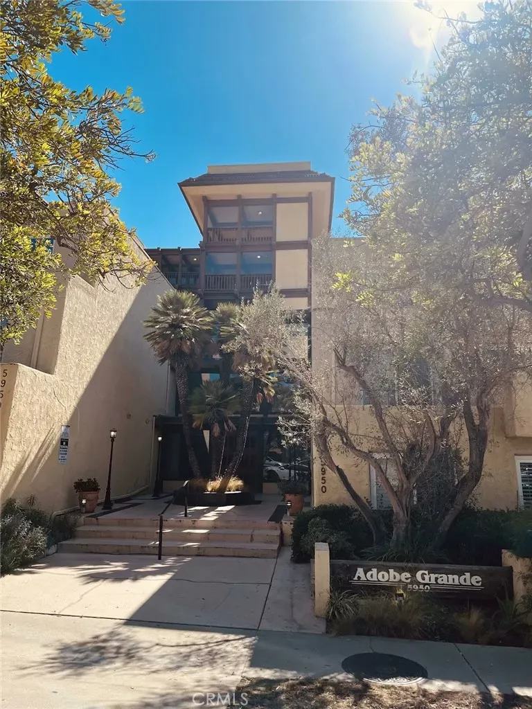 Property Photo:  5950 Buckingham 410  CA 90230 