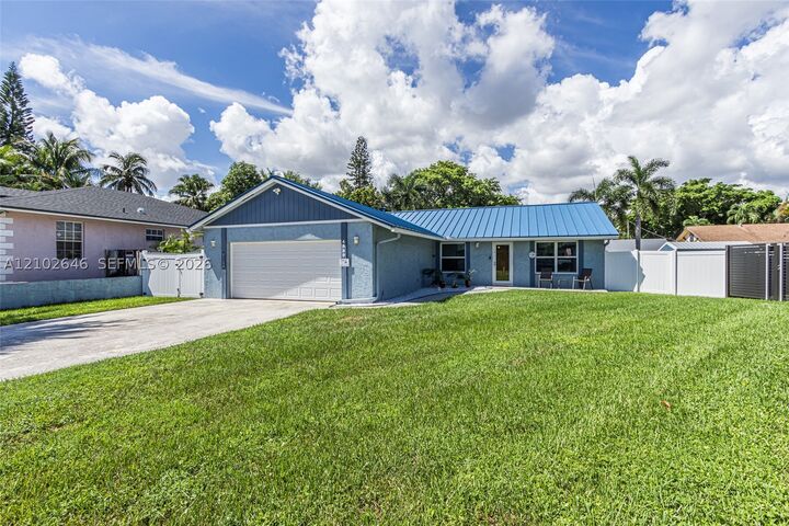 Property Photo:  4539 SW 28th Way  FL 33312 
