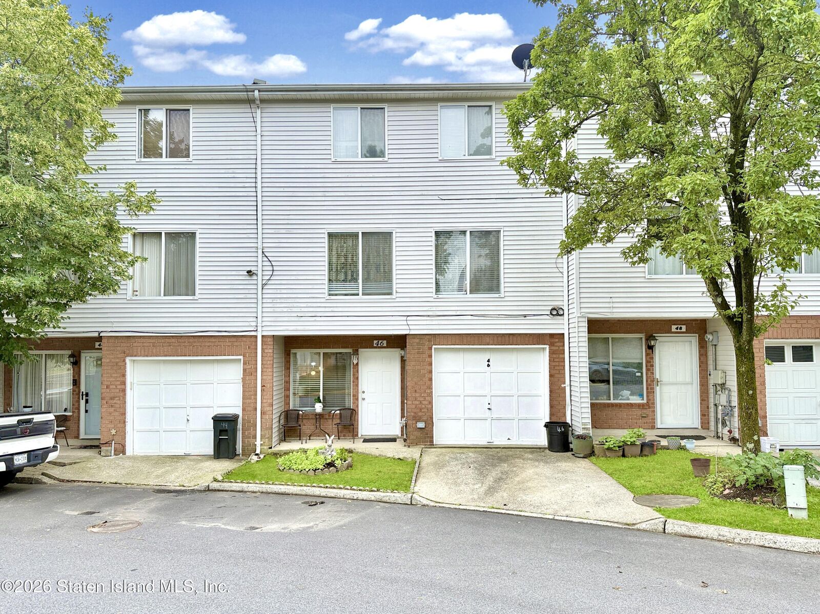 Property Photo:  46 Ilyssa Way  NY 10312 