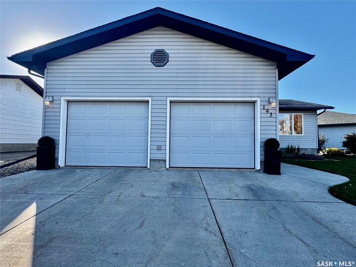 Property Photo:  193 Morrison Drive  SK S3N 4A1 