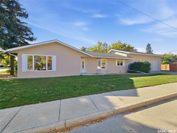 Property Photo:  909 King Street  SK S0L 2V0 
