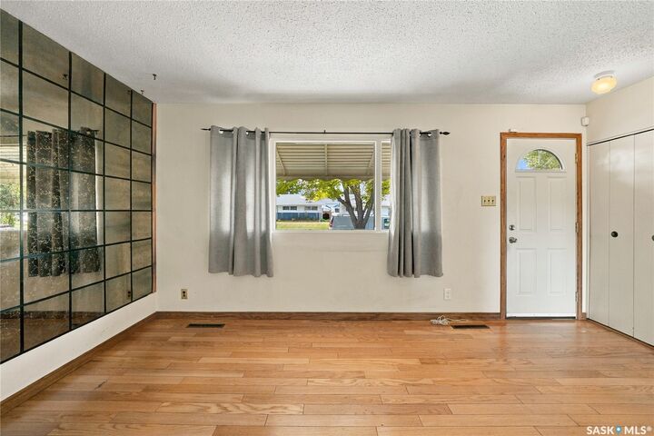 Property Photo:  226 U Avenue N  SK S7L 3C5 