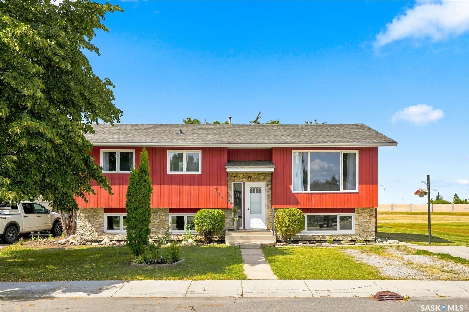Property Photo:  154 Delayen Crescent  SK S7N 2V6 