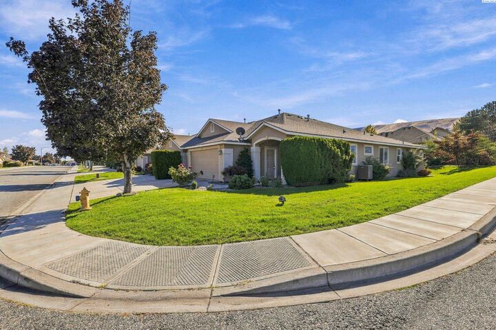 Property Photo:  3597 Waterford St  WA 99352 