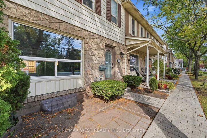 Property Photo:  5475 Lakeshore Road 113  ON L7L 1E1 
