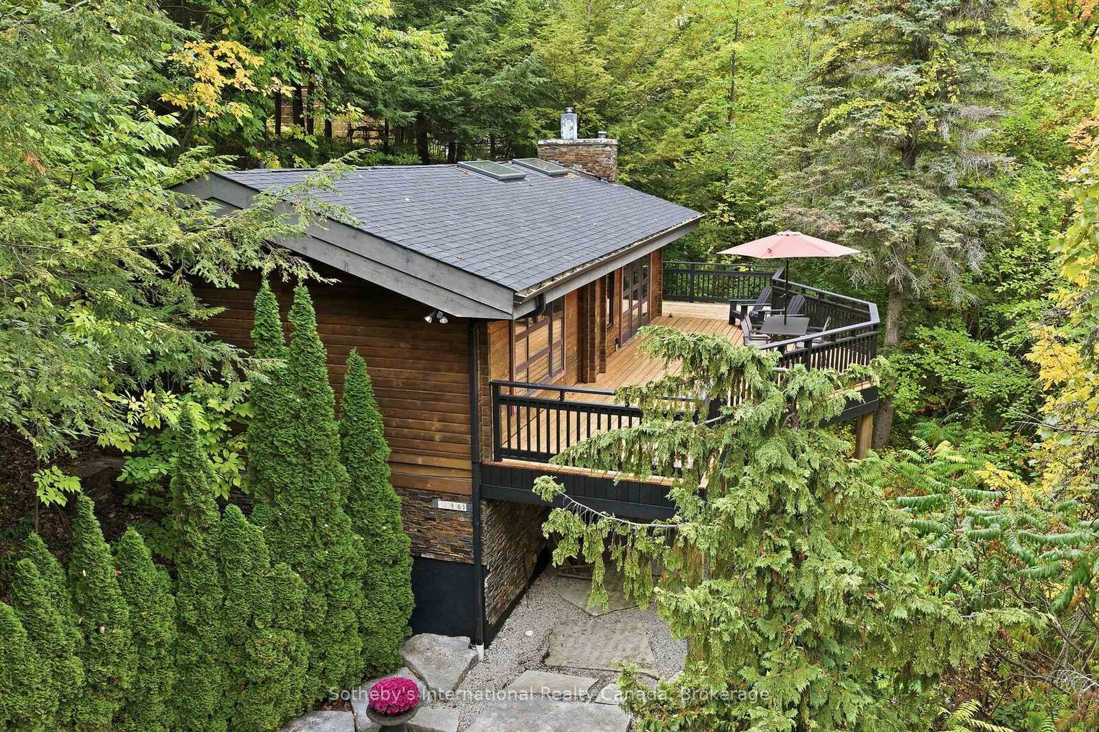 Property Photo:  146 Chamonix Crescent  ON L9Y 0S7 
