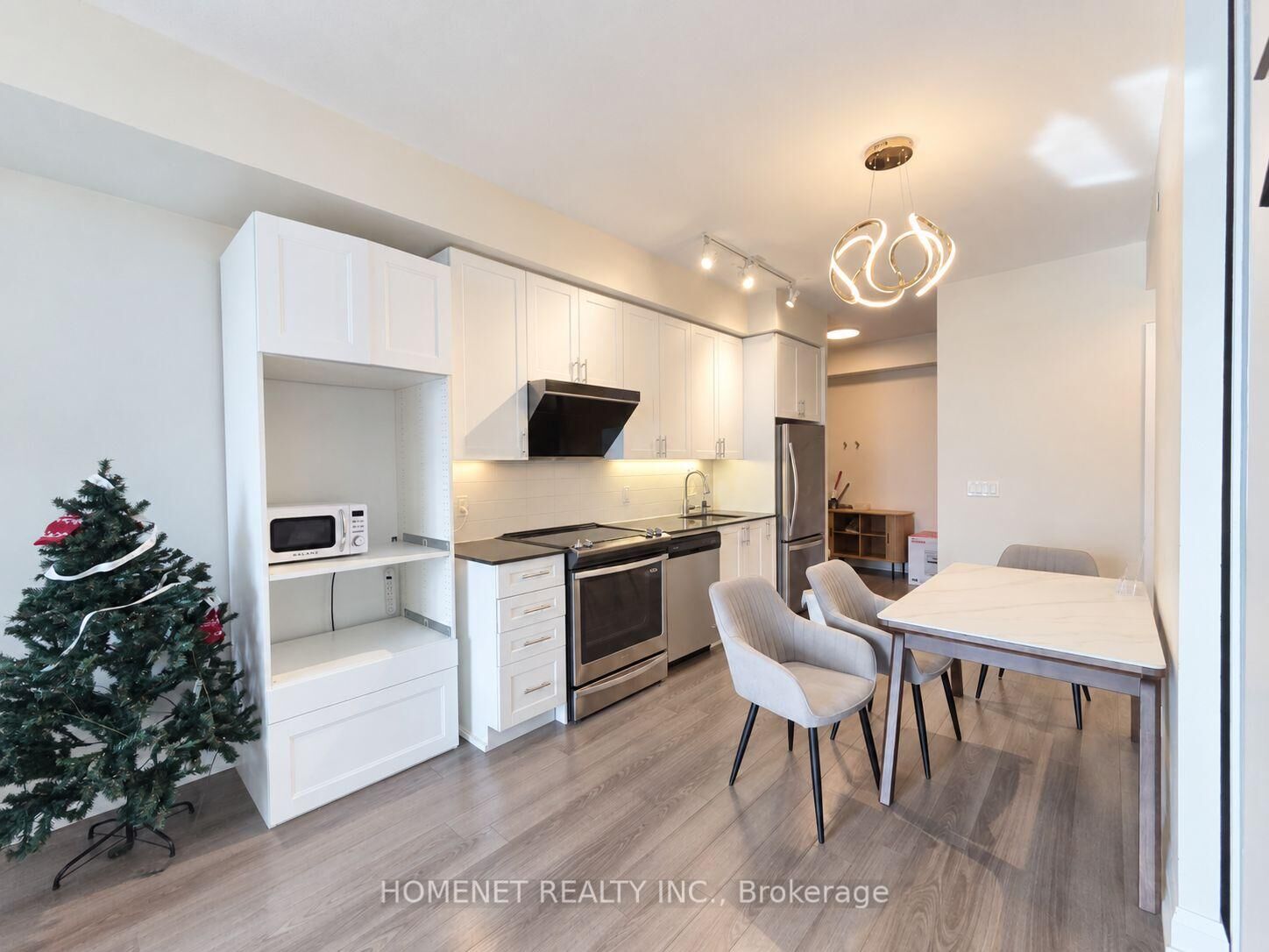 Property Photo:  18 Graydon Hall Drive 2501  ON M3A 0A4 