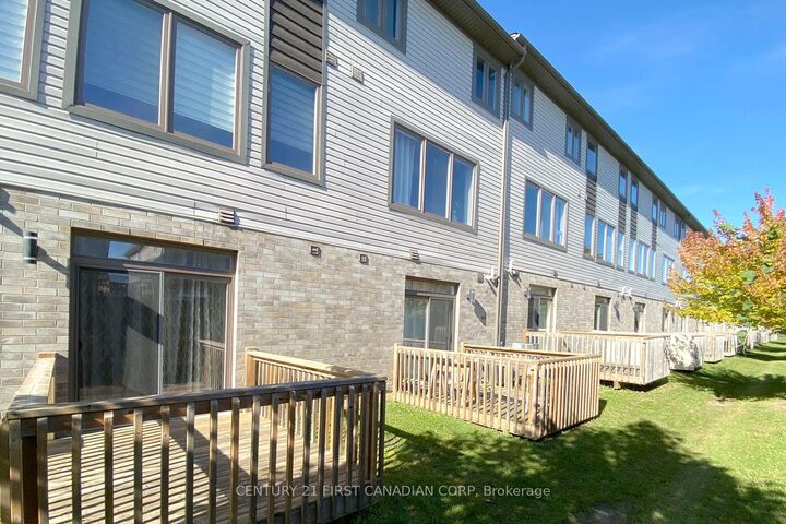 Property Photo:  2070 Meadowgate Boulevard 100  ON N6M 1C6 