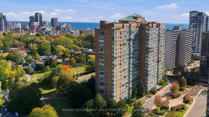 Photo de la propriété:  1276 Maple Crossing Boulevard 1406  ON L7S 2J9 